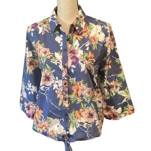 Chico's No Iron Floral Country Blue 3/4 Sleeve Blouse, Size Medium‎ (10)